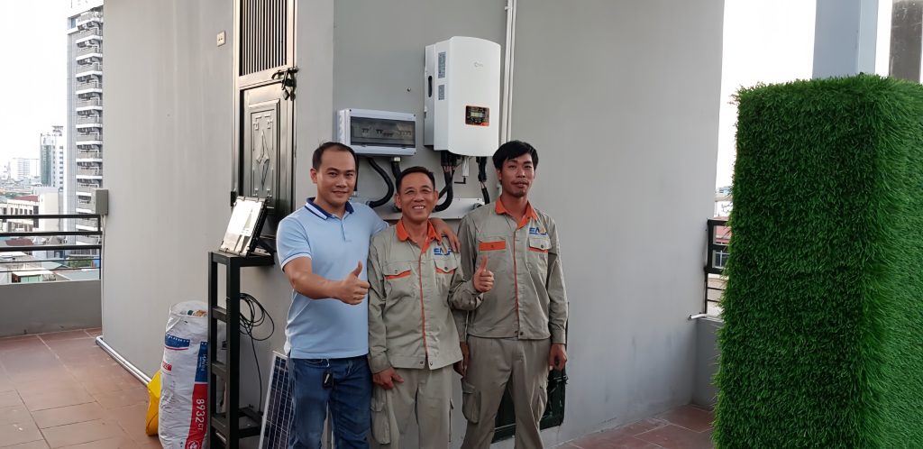 Tổng giám đốc EMPower cùng bộ phận kỹ thuật của EMPower